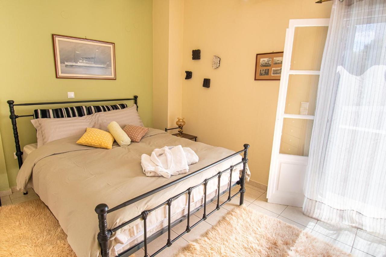La Belle Helene Spetses Town